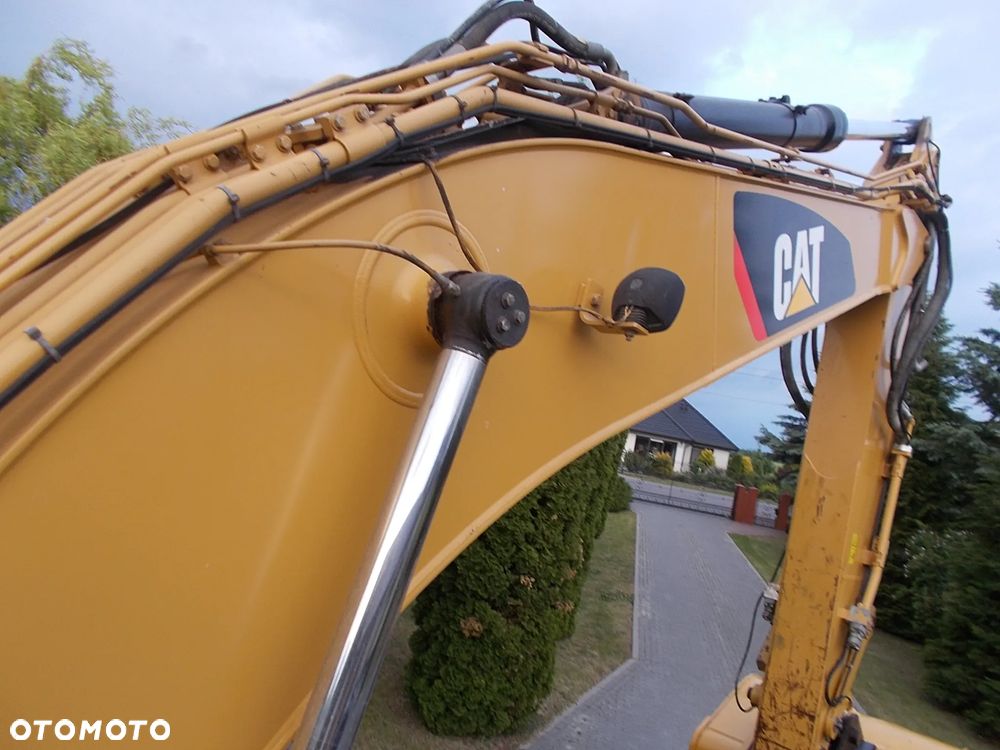 Caterpillar 323E - 16