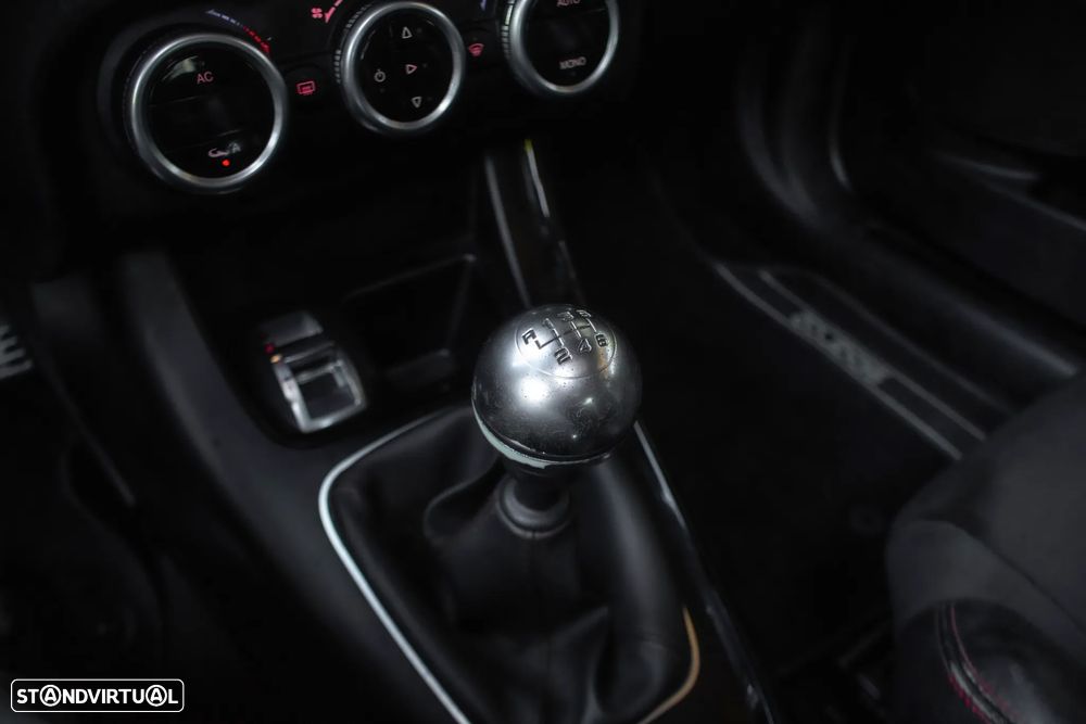 Alfa Romeo Giulietta 1.6 JTDM Distinctive - 15