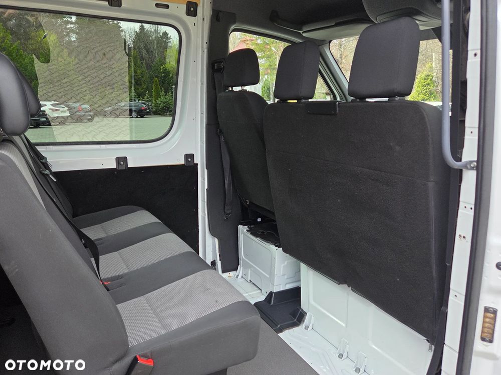 Mercedes-Benz Sprinter - 26