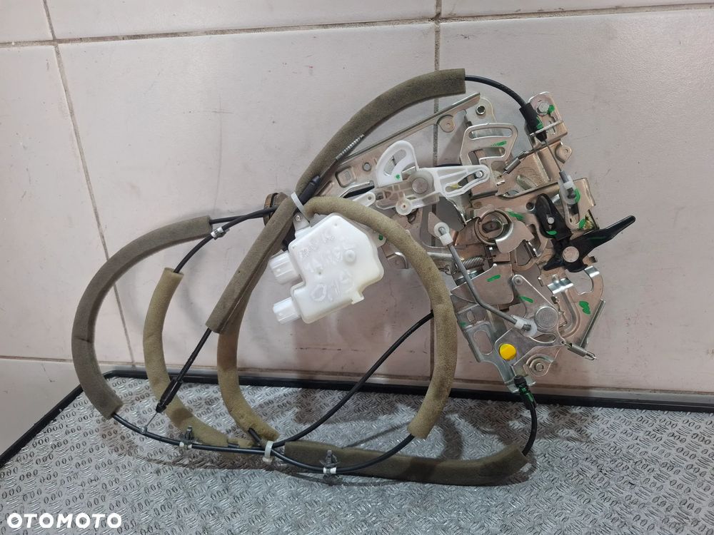 Zamek drzwi prawych przesuwnych uszkodzony jak na zdjęciu Renault Master III - 3