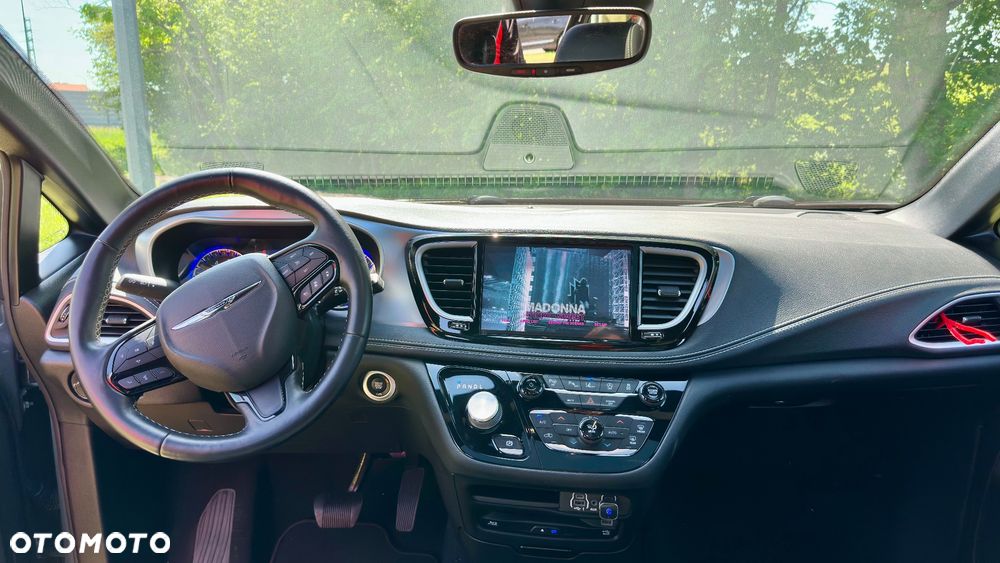Chrysler Pacifica - 20