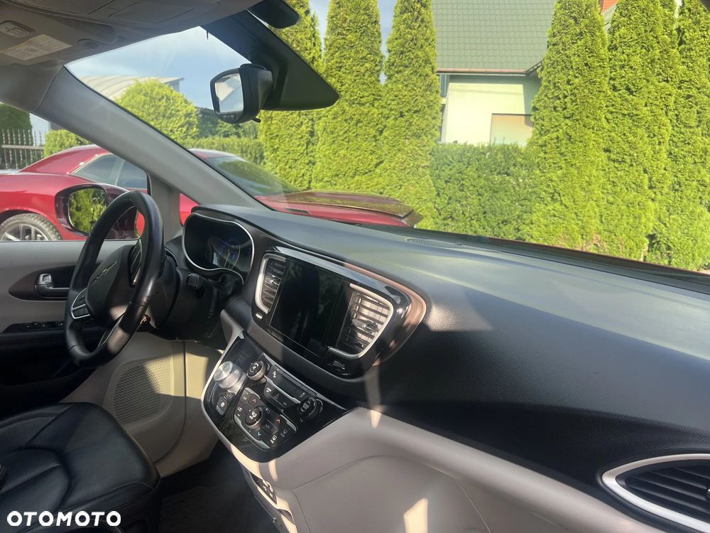 Chrysler Pacifica - 13
