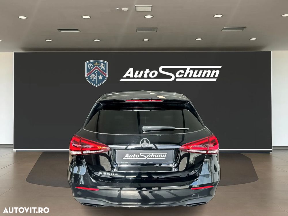 Mercedes-Benz A 250 e 8G-DCT AMG Line - 8