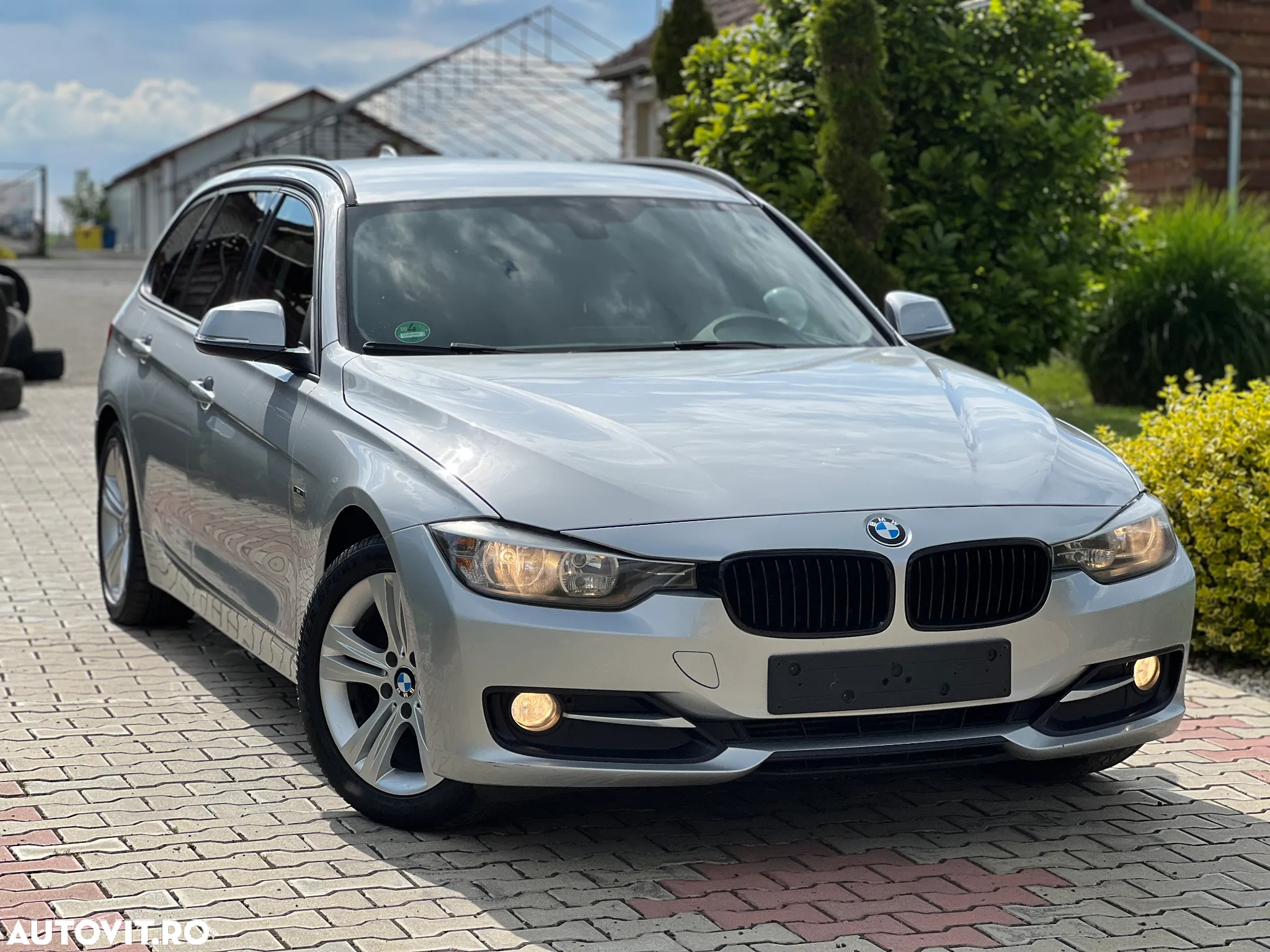 BMW Seria 3 318d Touring - 2