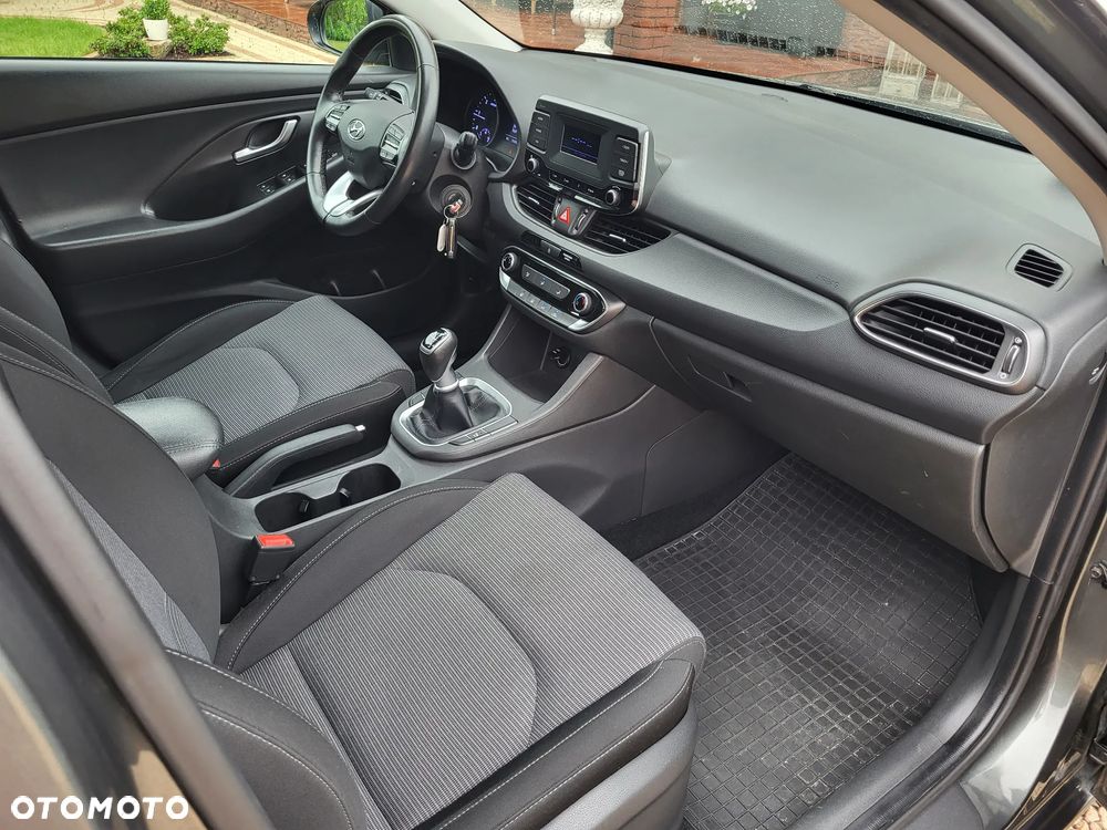 Hyundai i30 1.6 D Classic + - 17
