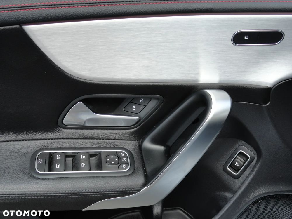 Mercedes-Benz CLA 200 7G-DCT Edition AMG Line - 25