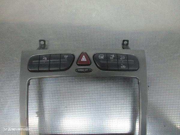 Moldura / Estrutura Consola Central / Rádio Mercedes-Benz C-Class (W20 - 2