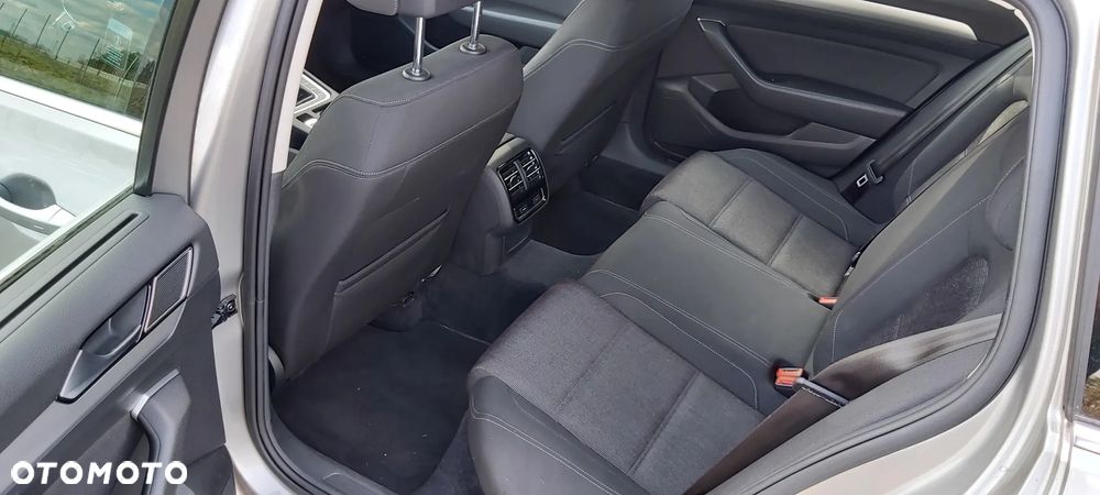 Volkswagen Passat 2.0 TDI SCR Comfortline - 8