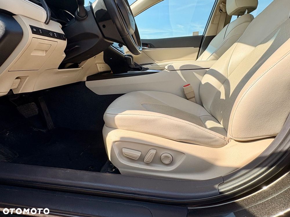 Toyota Camry 2.5 Hybrid Prestige CVT - 21