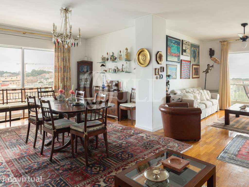 Apartamento T4+1, com varanda e estacionamento, no Porto - Grande imagem: 4/28