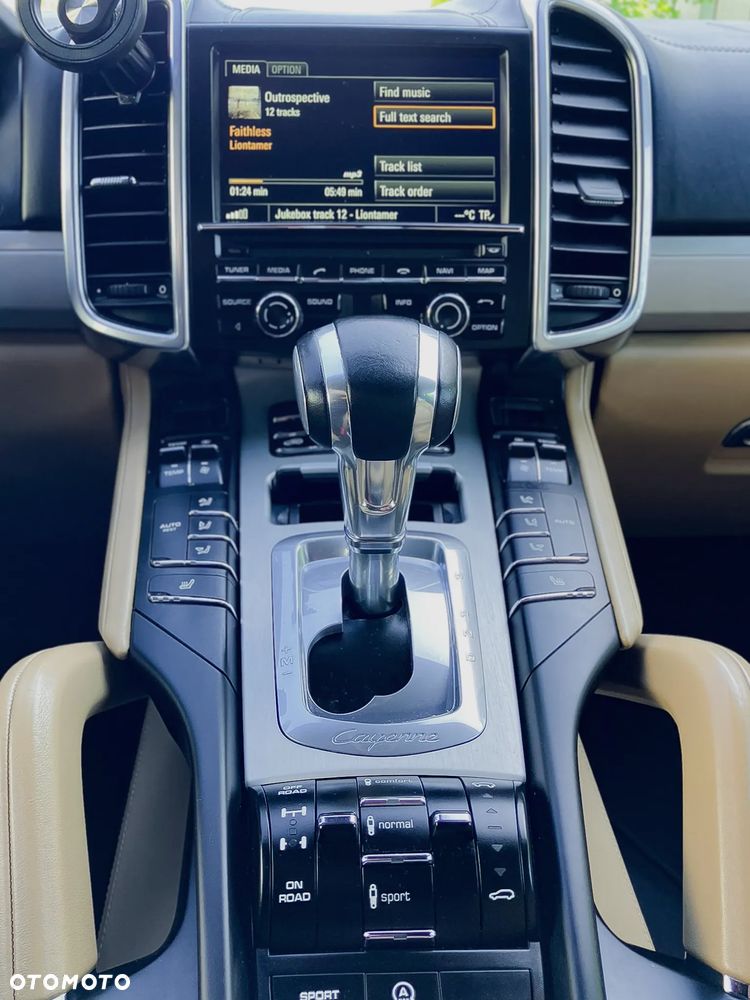 Porsche Cayenne - 9