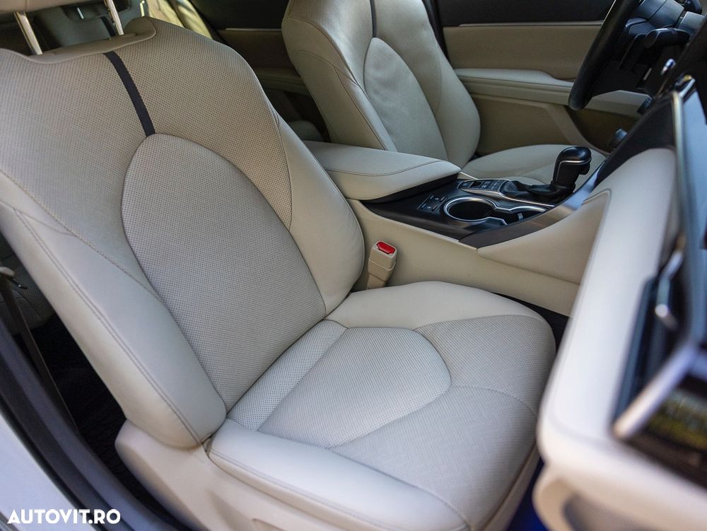 Toyota Camry 2.5 Hybrid Exclusive - 26