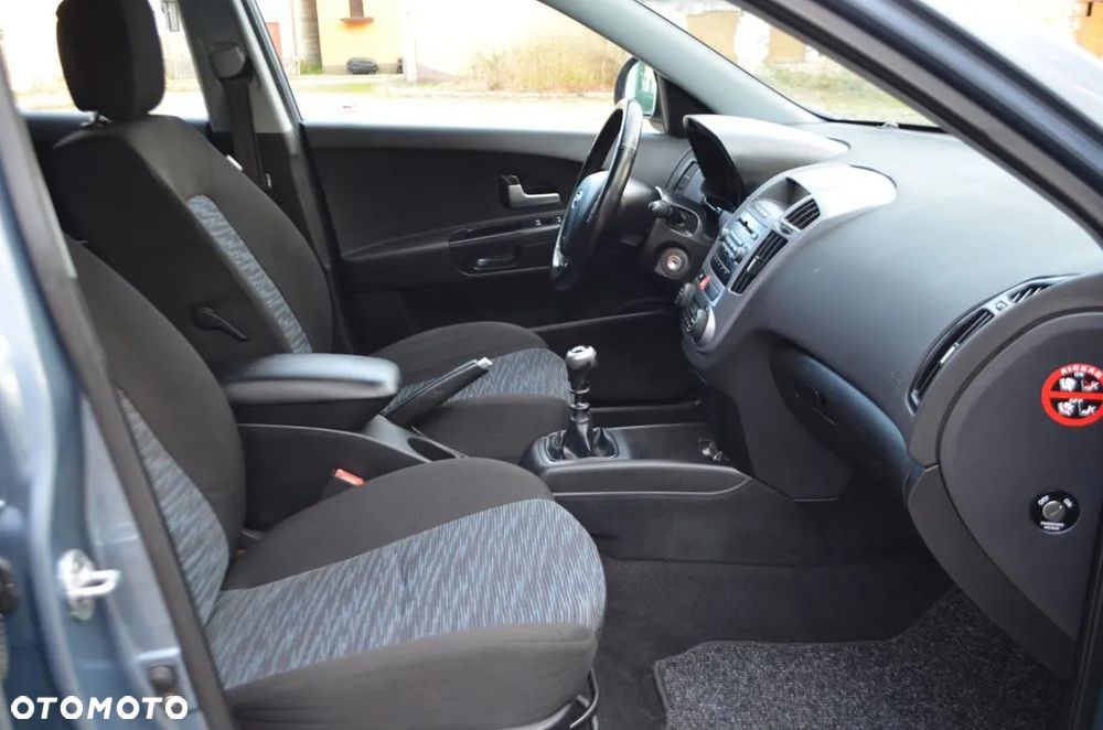 Kia Ceed Cee'd 1.6 Comfort + - 23