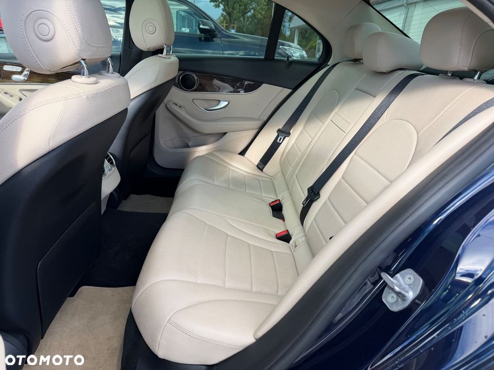 Mercedes-Benz Klasa C 300 4MATIC 9G-TRONIC - 4