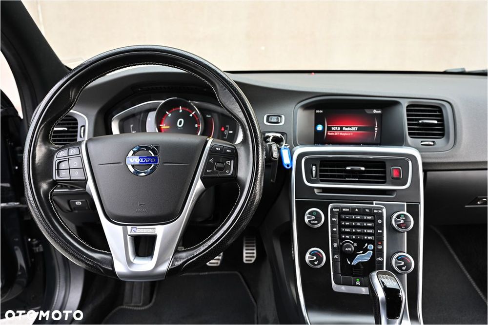 Volvo V60 D3 R-Design - 19