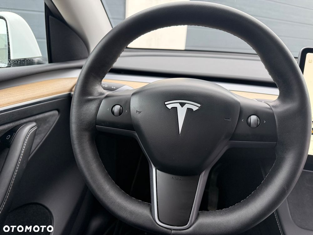 Tesla Model Y Long Range AWD - 18