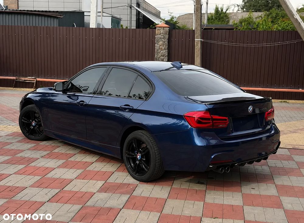 BMW Seria 3 330i M Sport - 6