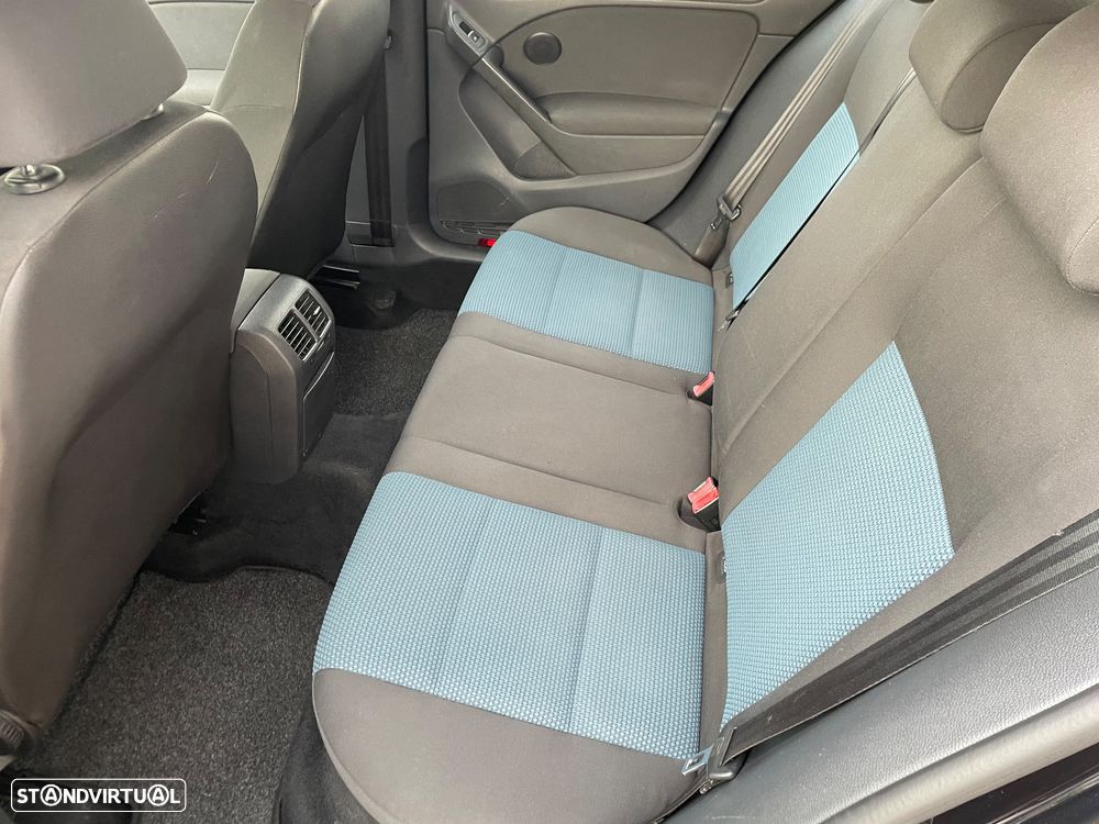 VW Golf 1.6 TDi Trendline BlueMotion - 11