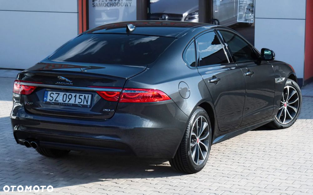 Jaguar XF 20d R-Sport - 9