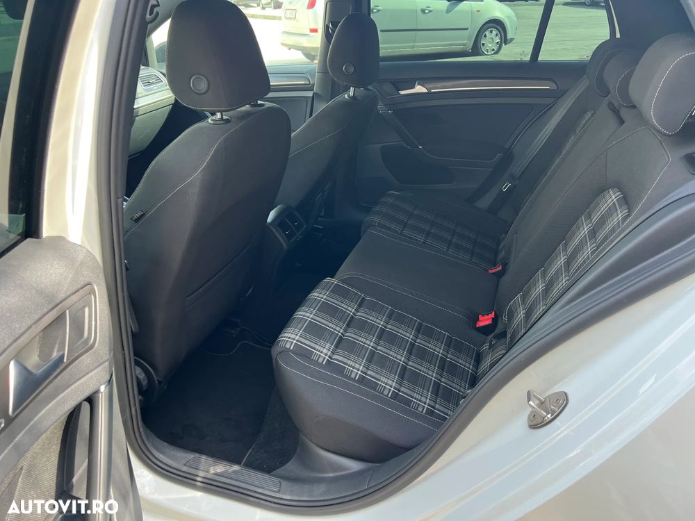 Volkswagen Golf GTD 2.0 TDI SCR DSG - 11