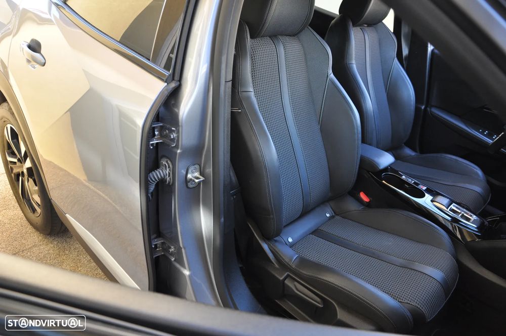 Peugeot e-2008 50 kWh GT Pack - 23