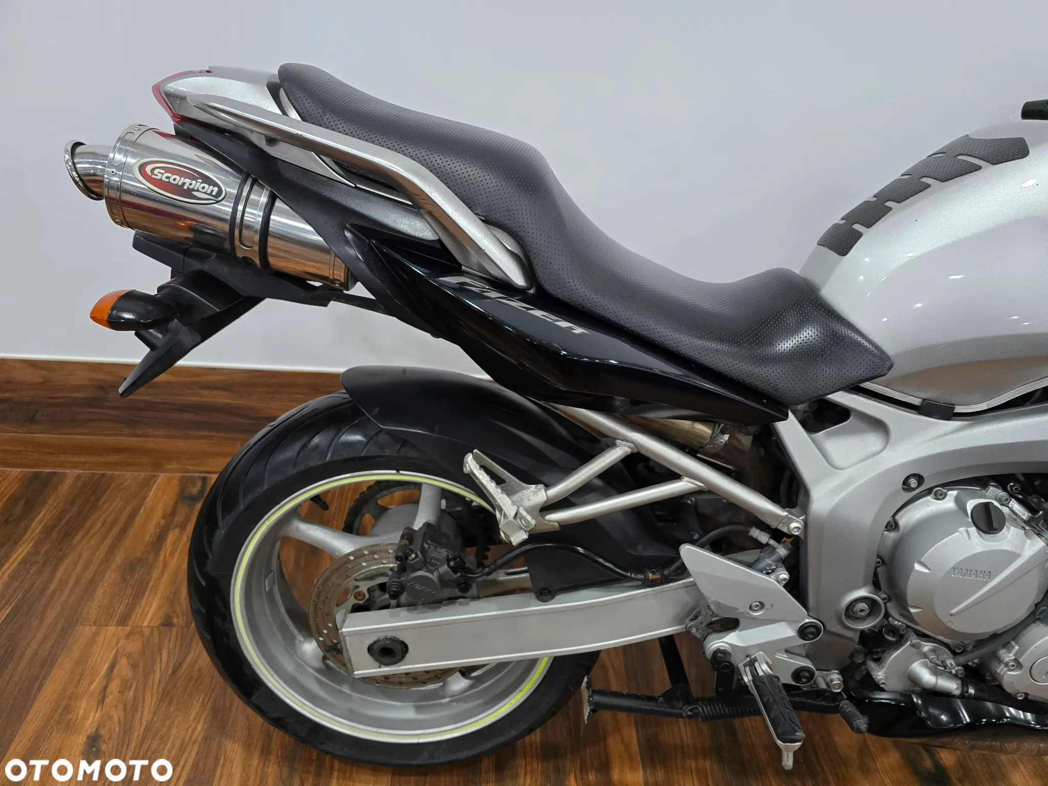 Yamaha FZ - 16