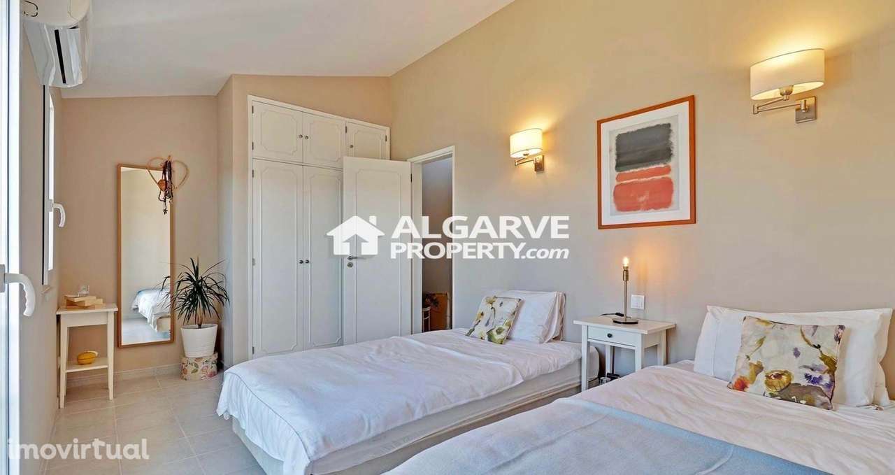 Moradia V3 próximo da marina e da praia em Vilamoura, Algarve - Grande imagem: 4/24