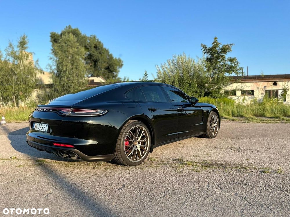 Porsche Panamera - 4
