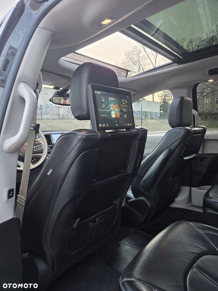 Chrysler Pacifica - 11