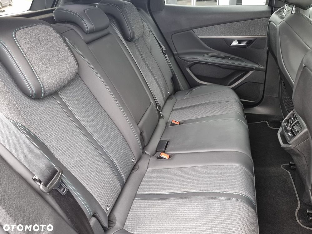 Peugeot 3008 1.2 PureTech Allure Pack S&S EAT8 - 23