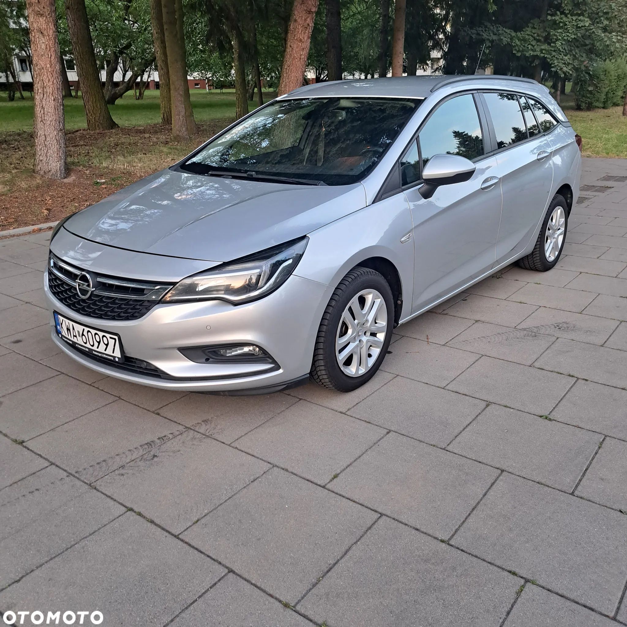 Opel Astra IV 1.6 CDTI Executive - 1