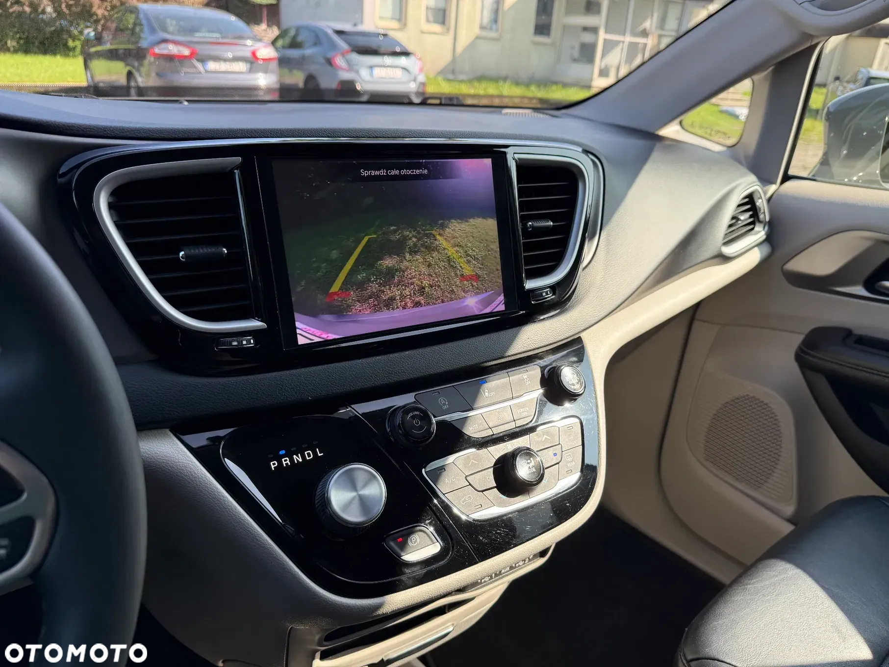 Chrysler Pacifica - 16