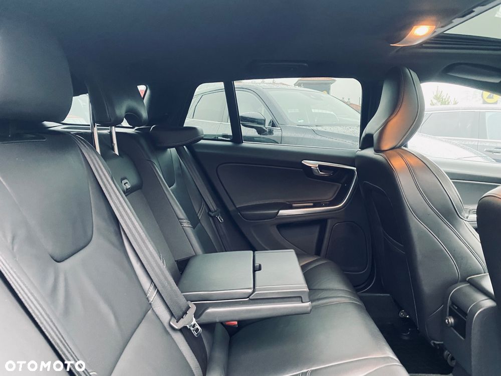 Volvo V60 D4 Geartronic R-Design - 29