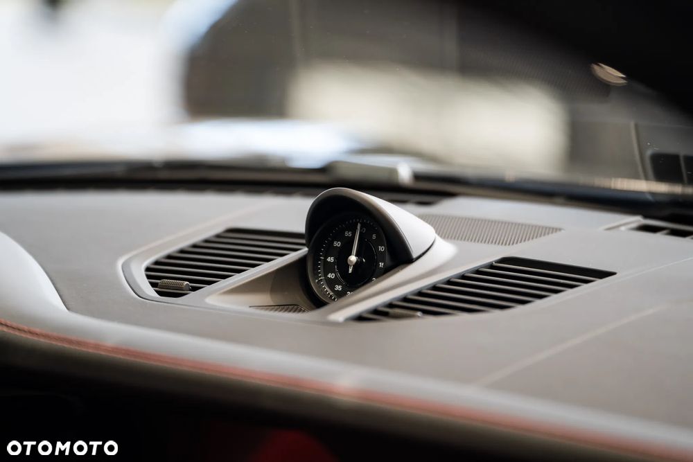 Porsche 911 Carrera - 14