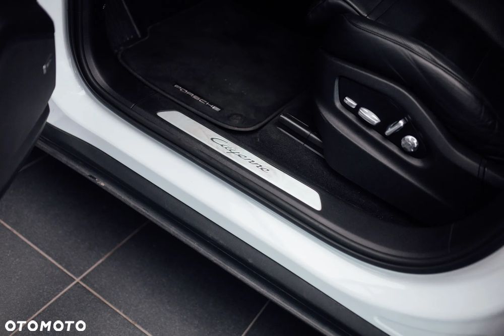 Porsche Cayenne Standard - 34