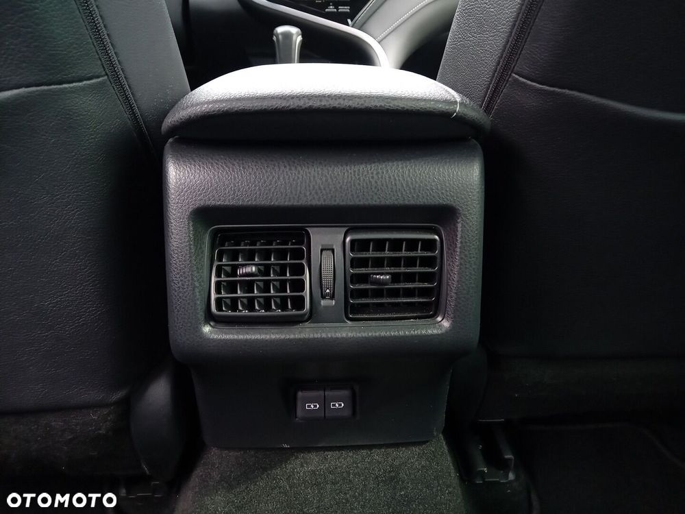 Toyota Camry - 20