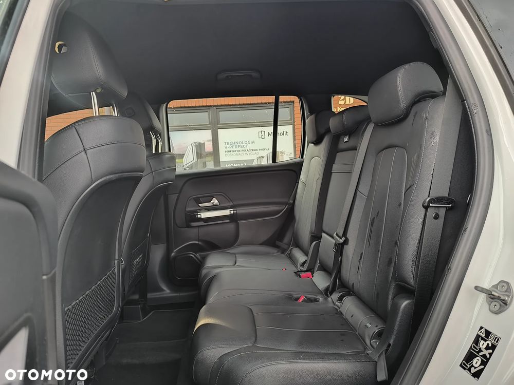 Mercedes-Benz GLB - 13