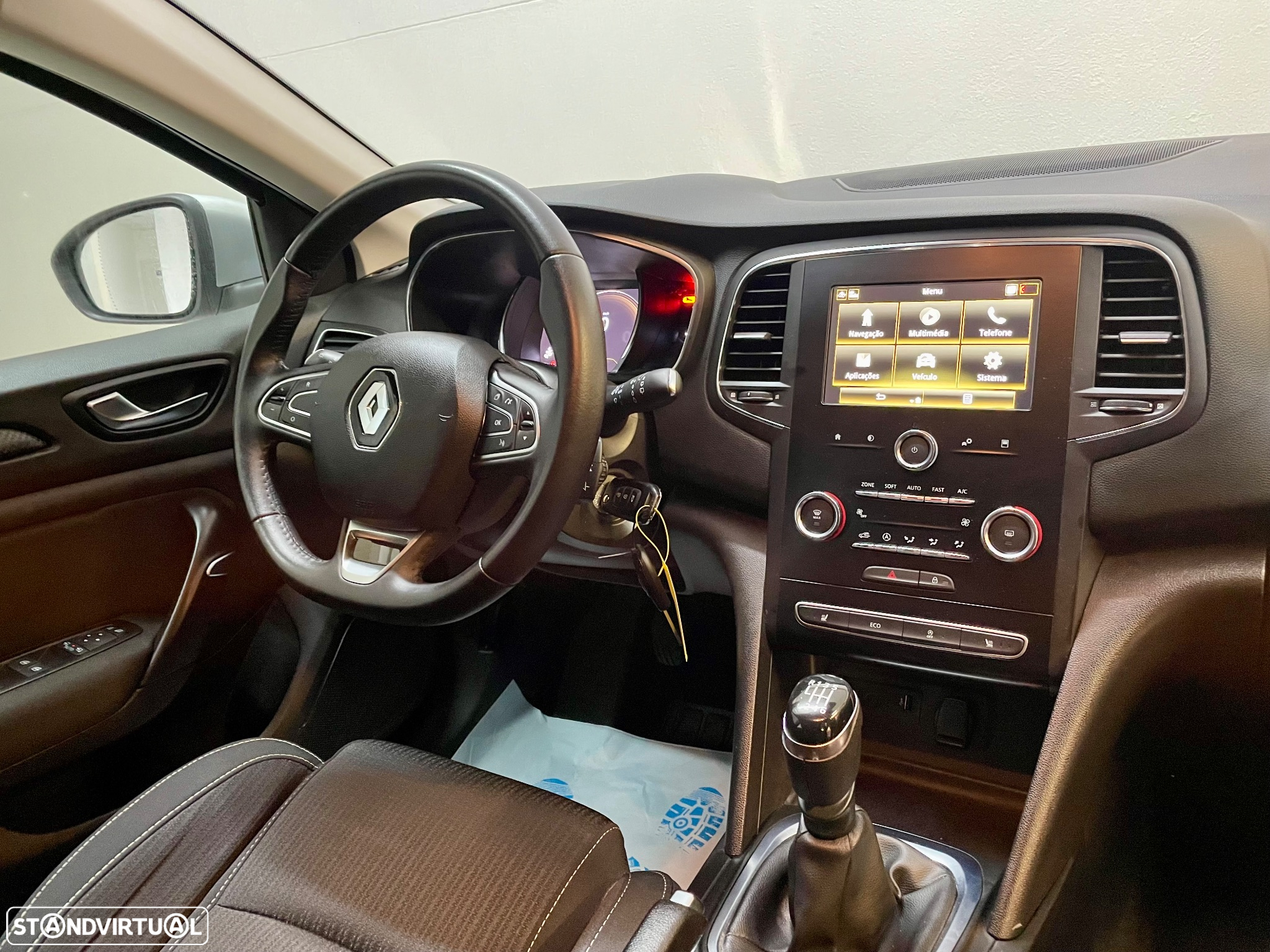 Renault Mégane Sport Tourer BLUE dCi 115 INTENS - 31
