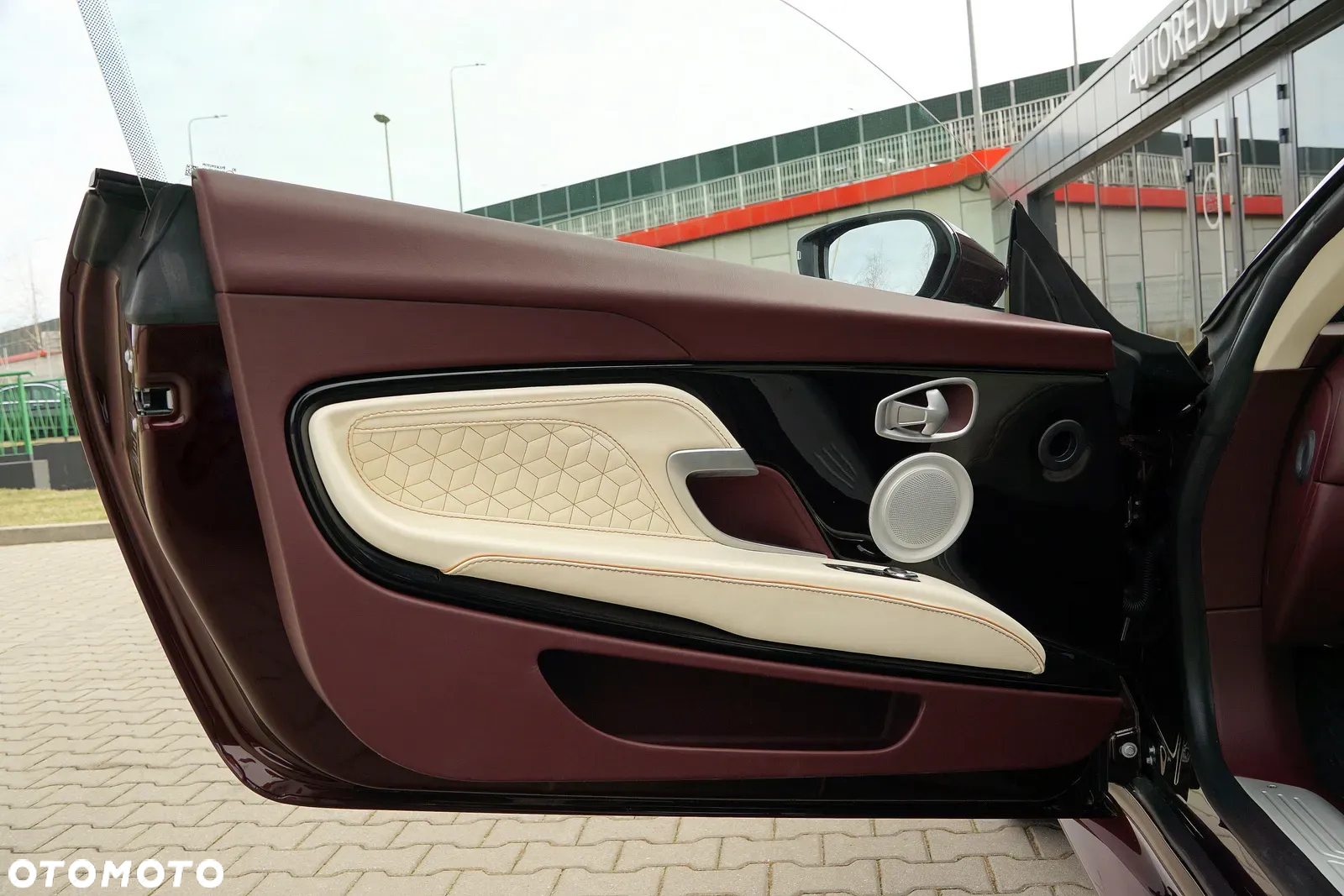 Aston Martin DBS Superleggera Standard - 14