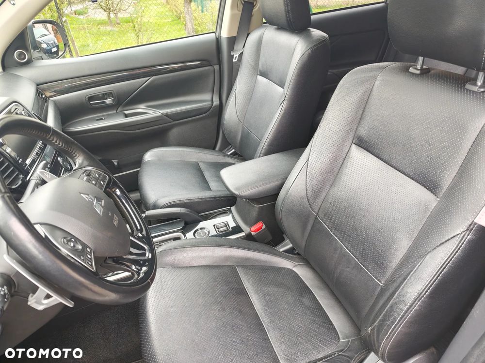Mitsubishi Outlander 2.0 4WD CVT Diamant Edition+ - 14