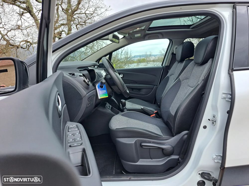 Renault Captur TCe 150 EDC GPF BOSE EDITION - 12