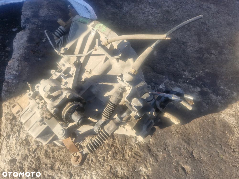 skrzynia biegów TOYOTA YARIS I 1,3 - 1