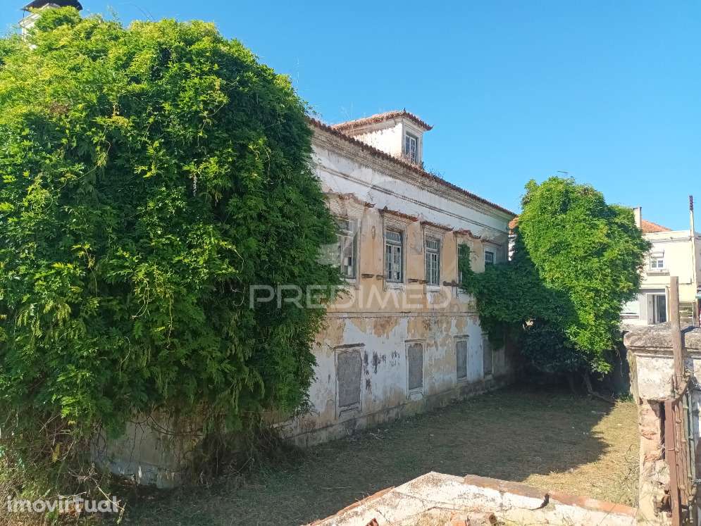 Moradia de 20 divisões inserida em terreno de 3,2ha em Abrantes - Grande imagem: 3/11