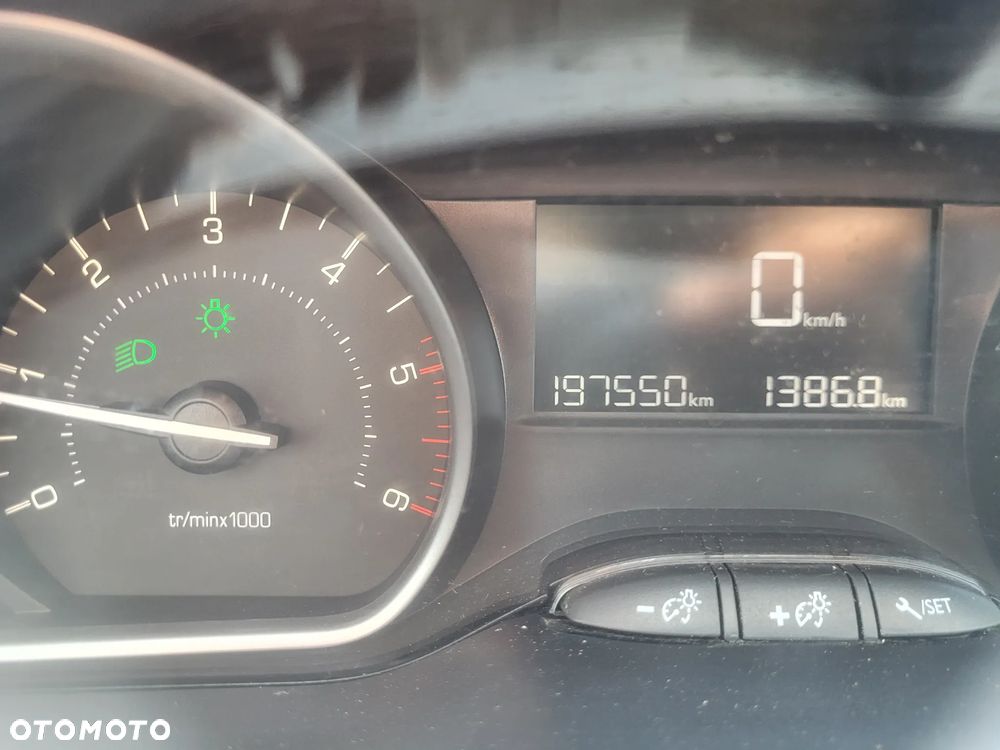 Peugeot 208 Blue-HDi 100 Stop&Start Allure - 12