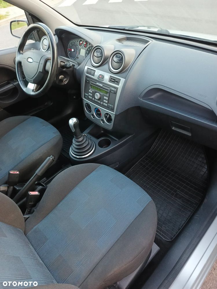 Ford Fiesta - 12