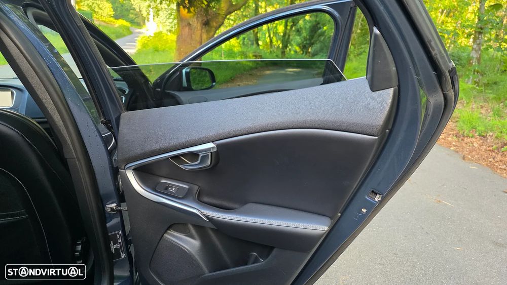 Volvo V40 1.6 D2 R-Design Powershift - 26
