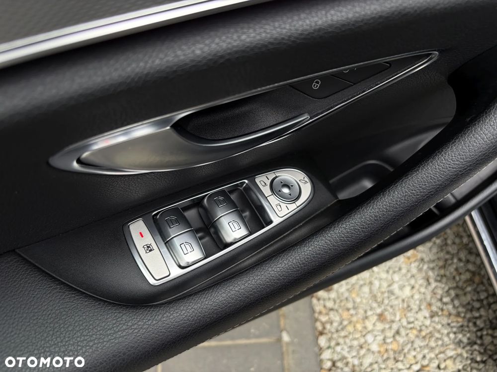 Mercedes-Benz Klasa E 220 d Business Edition 9G-TRONIC - 35