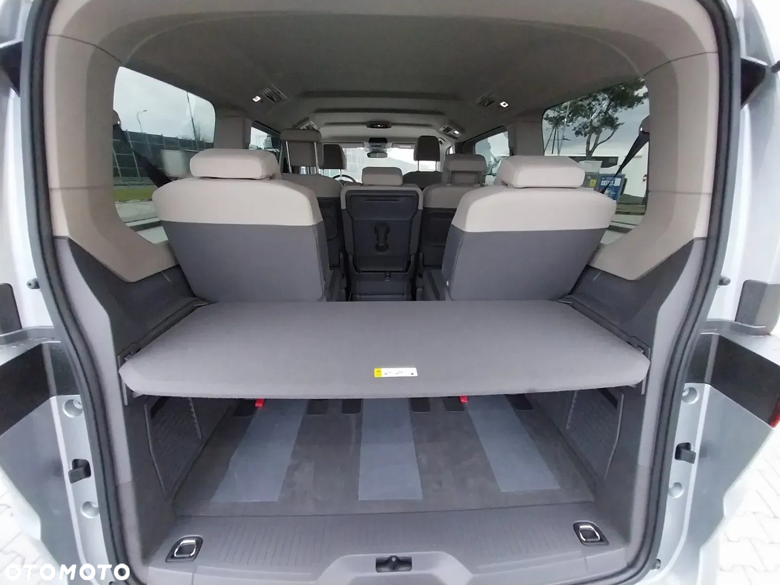 Volkswagen Multivan - 30