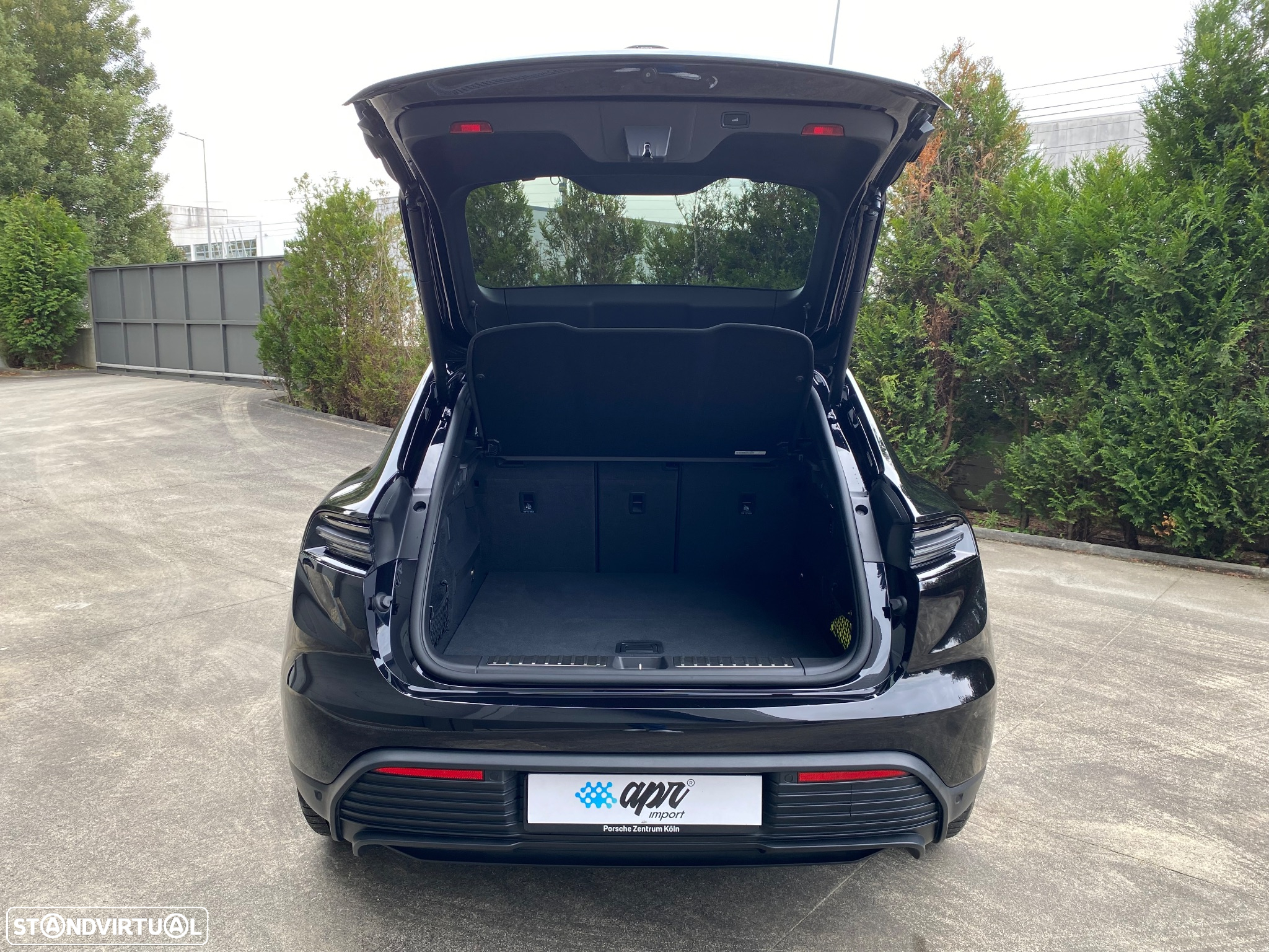 Porsche Macan Electric 4 - 10