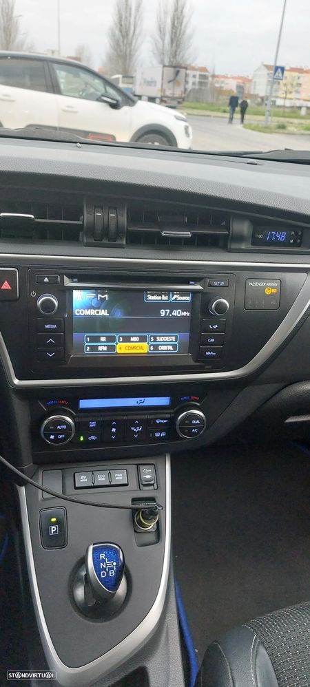 Toyota Auris Touring Sports 1.8 HSD Exclusive - 10